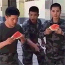 秒吃西瓜比赛GIF合集